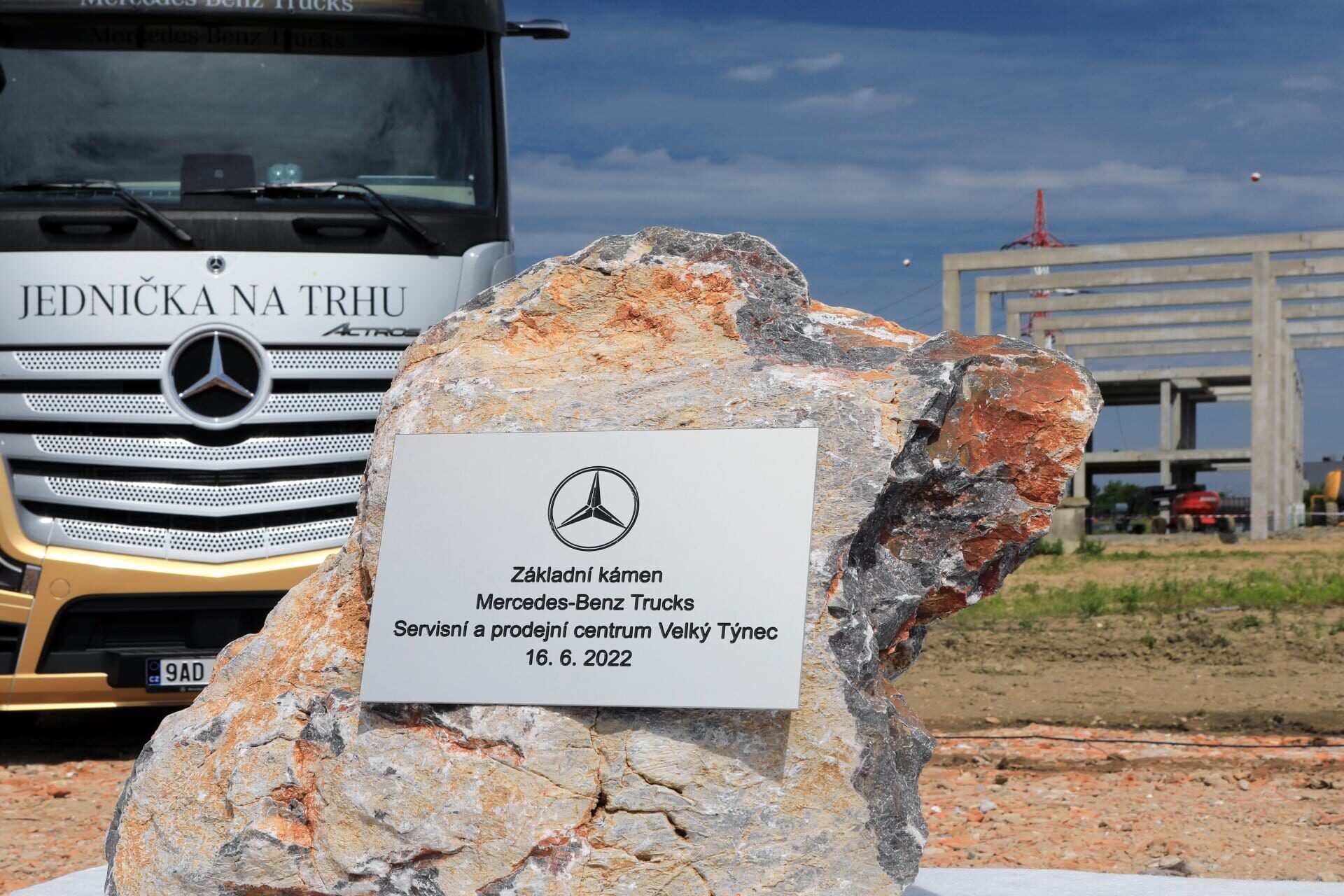 Mercedes-Benz Trucks Velký Týnec - slavnostní zahájení